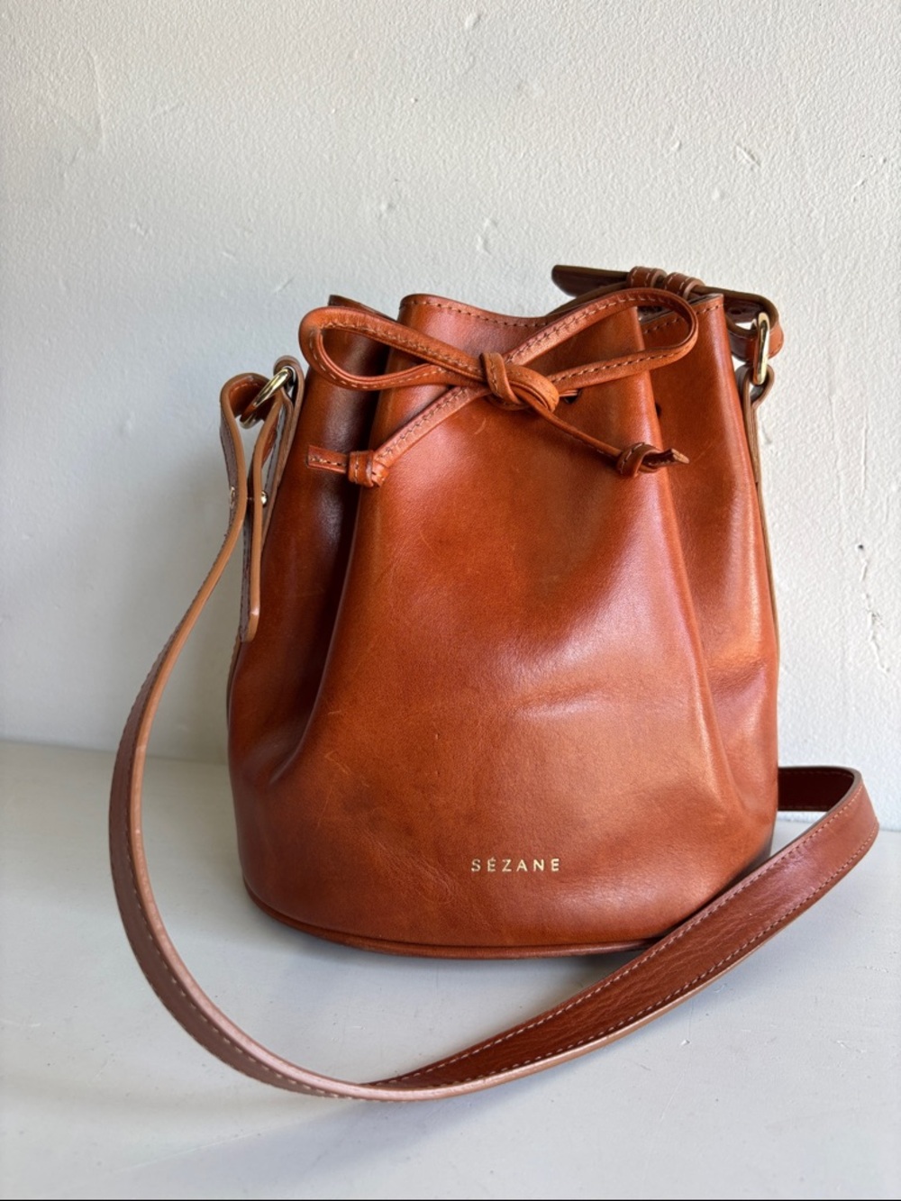 Sezane Farrow Mini Bag in Natural Heritage Leather Bucket Bag - Picture 2 of 12